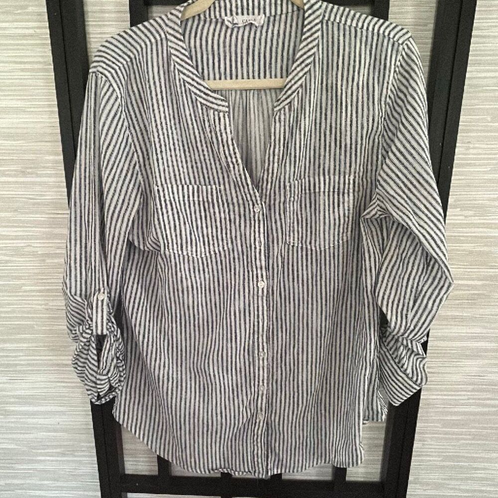 Carve Designs organic cotton blue and white striped lightweight blouse no collar